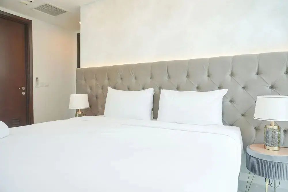 Джакарта: Warm And Elegant 2Br At The Kensington Royal Suites Apartment