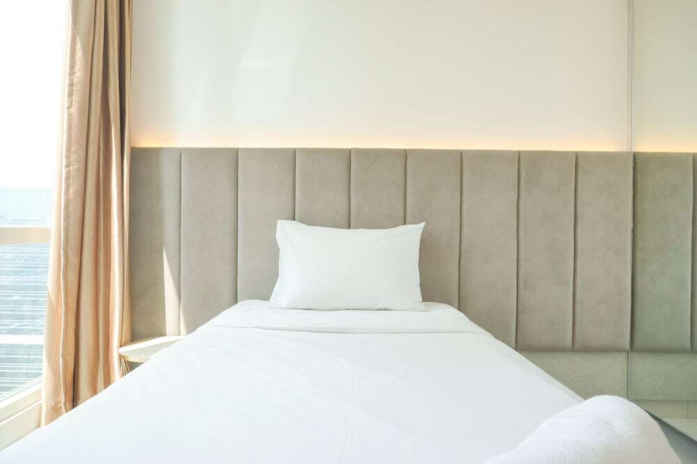 Джакарта: Warm And Elegant 2Br At The Kensington Royal Suites Apartment