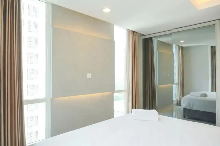 Джакарта: Warm And Elegant 2Br At The Kensington Royal Suites Apartment