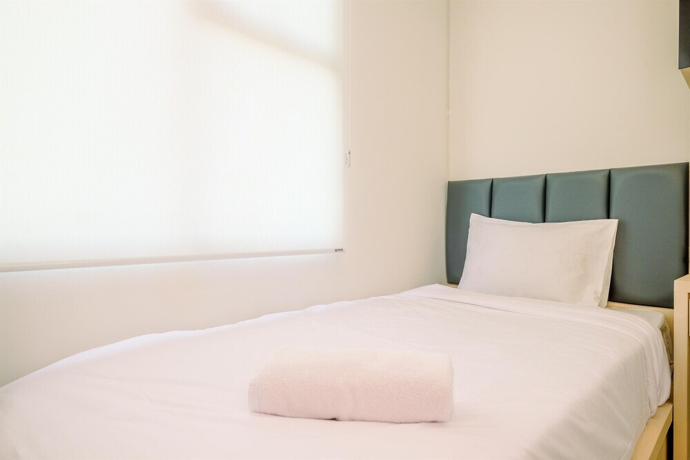 Депок: Simply Modern And Classic 2Br At Transpark Cibubur Apartment