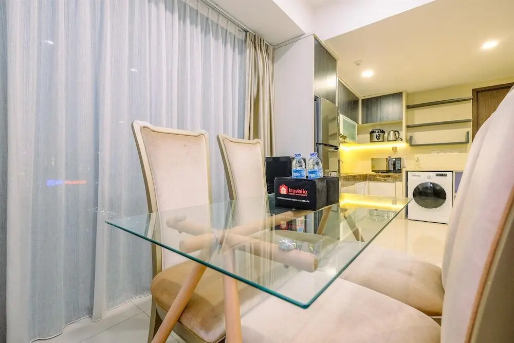 Джакарта: Homey And Minimalist 2Br Apartment At Nine Residence