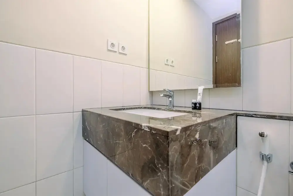Джакарта: Homey And Minimalist 2Br Apartment At Nine Residence