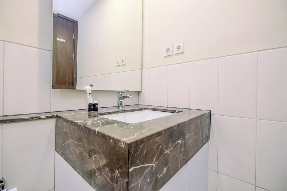 Джакарта: Homey And Minimalist 2Br Apartment At Nine Residence