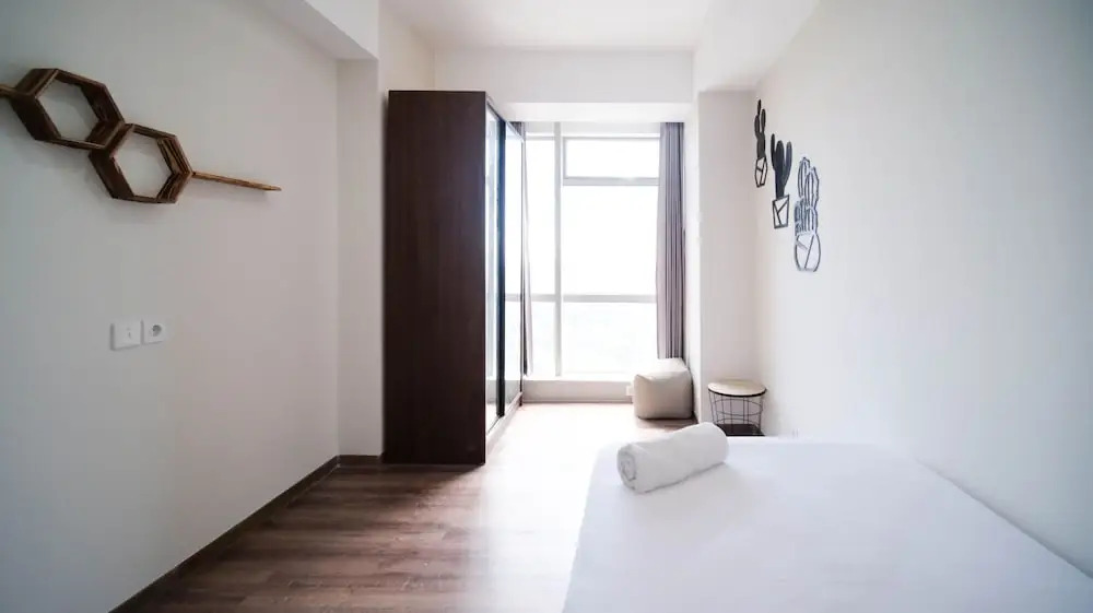 Сурабая: Minimalist With Beautiful View 2Br At Grand Sungkono Lagoon Apartment