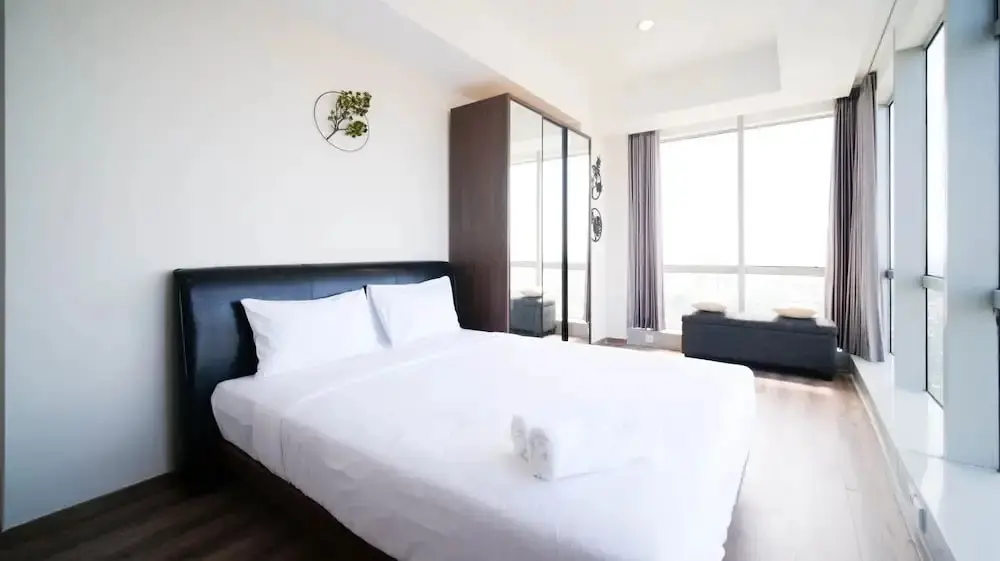 Сурабая: Minimalist With Beautiful View 2Br At Grand Sungkono Lagoon Apartment
