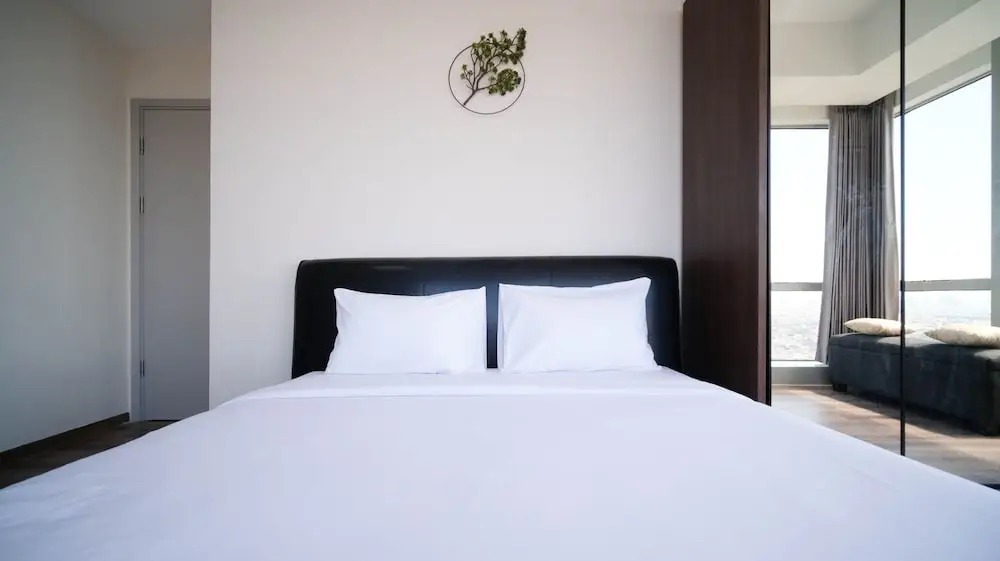 Сурабая: Minimalist With Beautiful View 2Br At Grand Sungkono Lagoon Apartment
