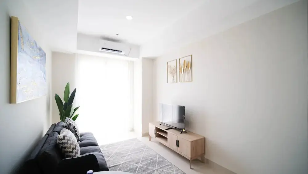 Minimalist With Beautiful View 2Br At Grand Sungkono Lagoon Apartment — фото 1
