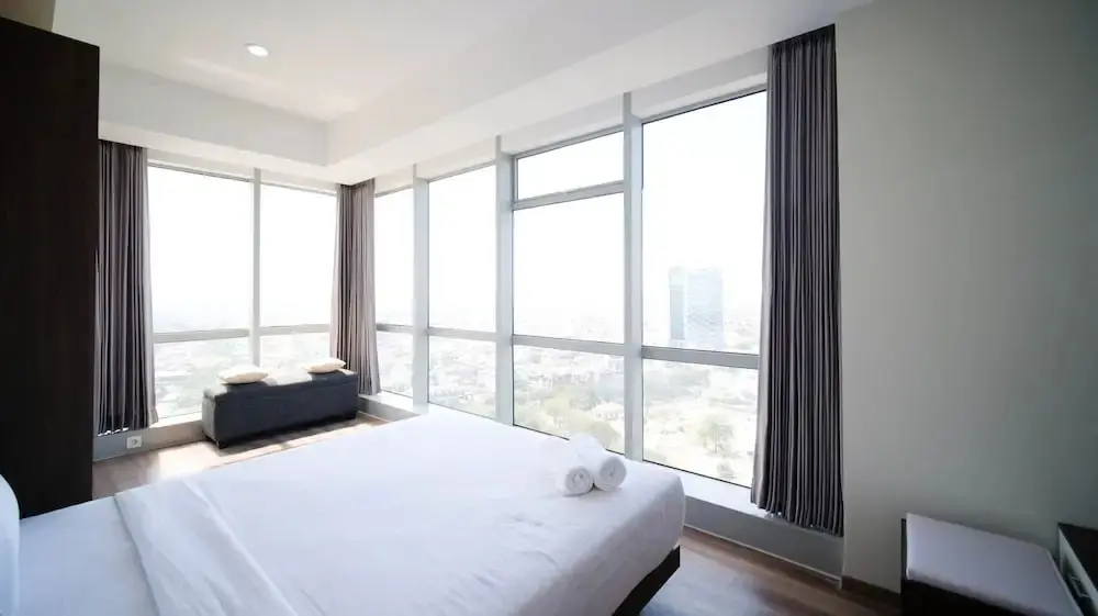 Сурабая: Minimalist With Beautiful View 2Br At Grand Sungkono Lagoon Apartment