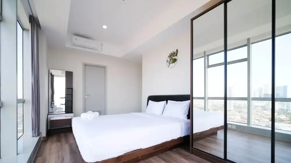 Сурабая: Minimalist With Beautiful View 2Br At Grand Sungkono Lagoon Apartment