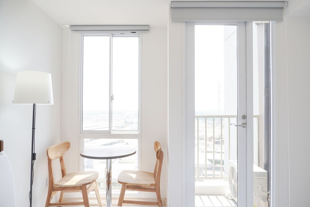 Южный Тангеранг: Tranquil Stay Studio with Sea View (No Kitchen) at Tokyo Riverside PIK 2 Apartment By Travelio