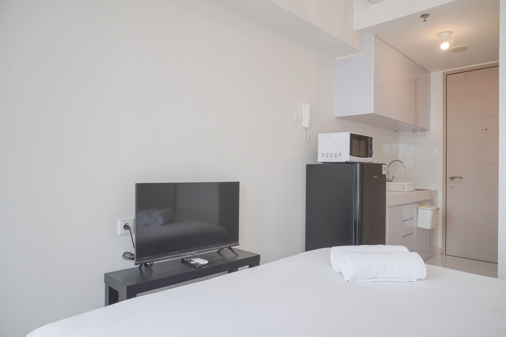 Южный Тангеранг: Tranquil Stay Studio with Sea View (No Kitchen) at Tokyo Riverside PIK 2 Apartment By Travelio
