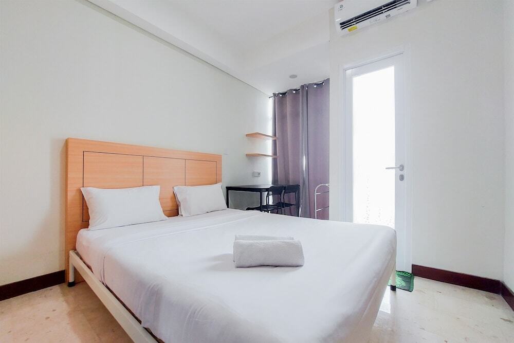 Legok: Warm And Simply Look Studio Apartment At B Residence