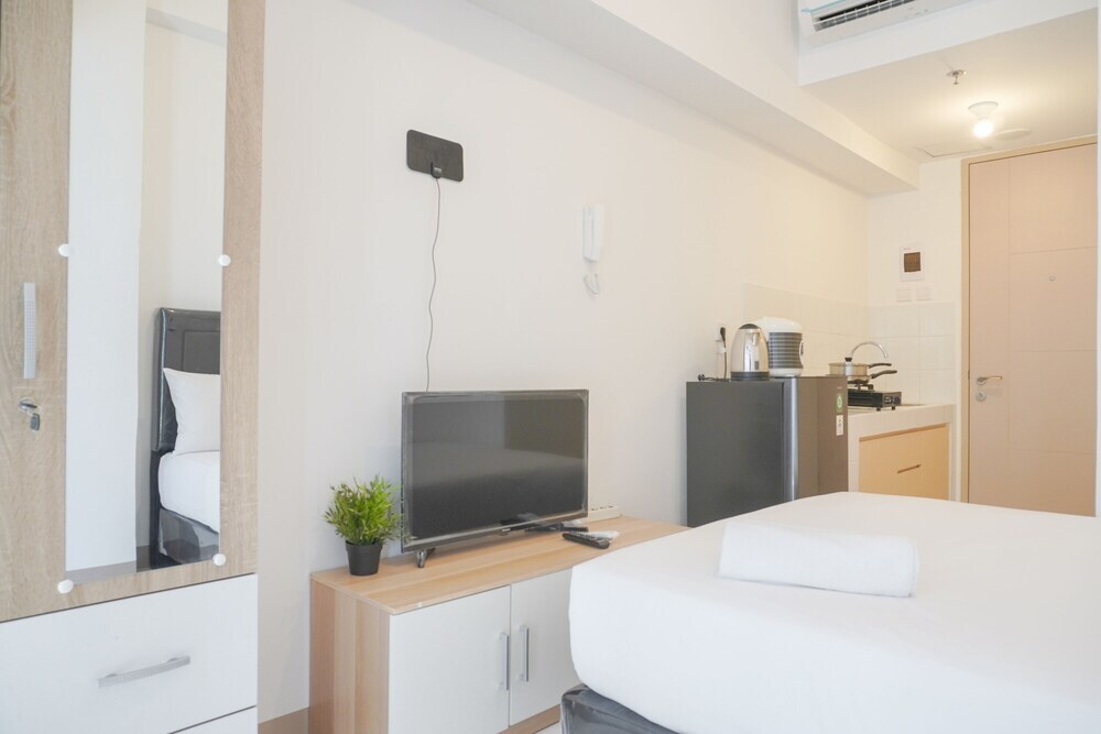 Южный Тангеранг: Fully Furnished Studio At Tokyo Riverside Pik 2 Apartment