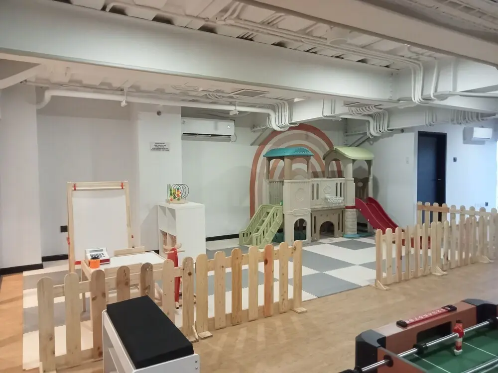 Южный Тангеранг: Exclusive And Homey 3Br Loft At Kingland Avenue Apartment