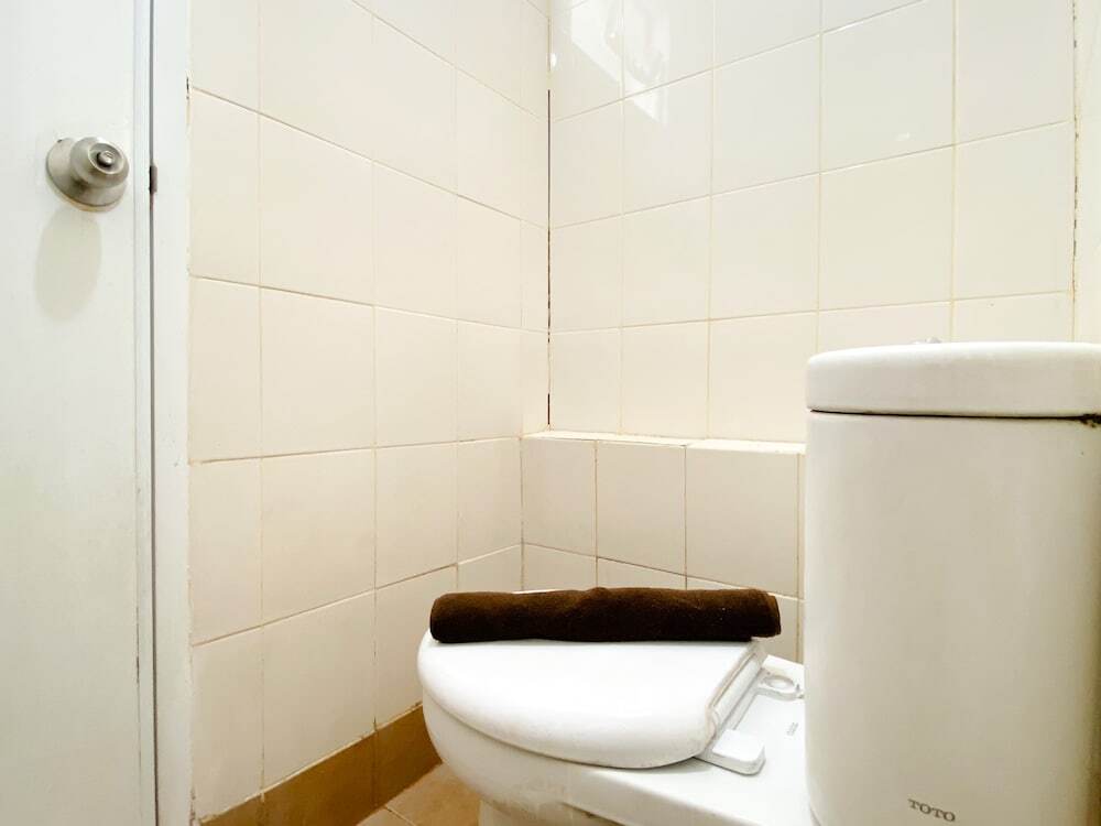 Джакарта: Comfort And Strategic Studio At Bassura City Apartment