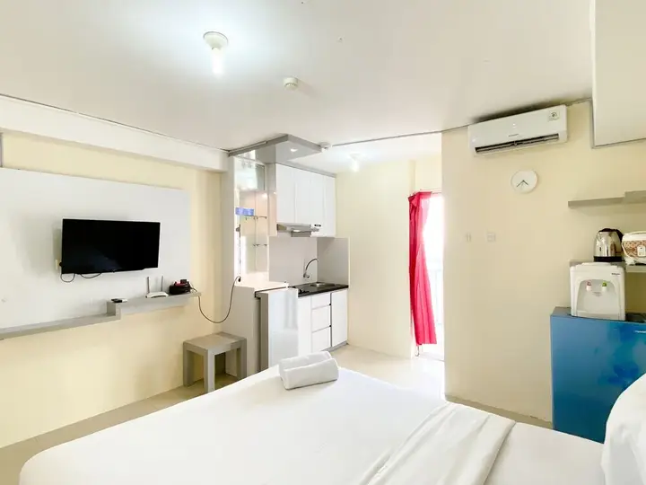 Джакарта: Comfort And Strategic Studio At Bassura City Apartment