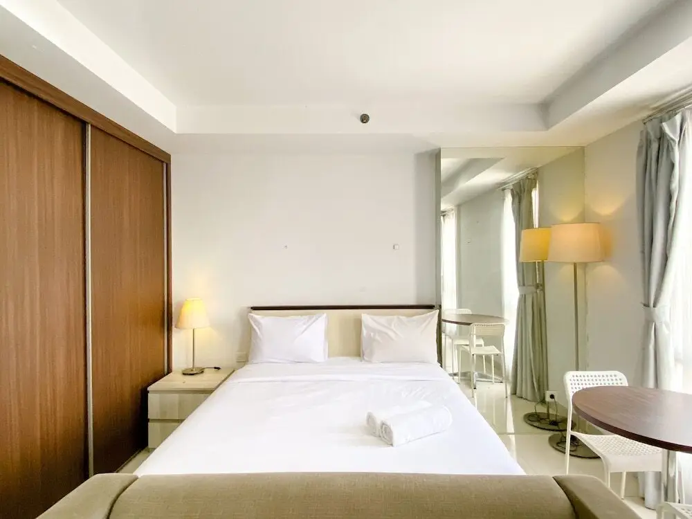 Чикаранг: Cozy And Spacious Studio Room Azalea Suites Apartment