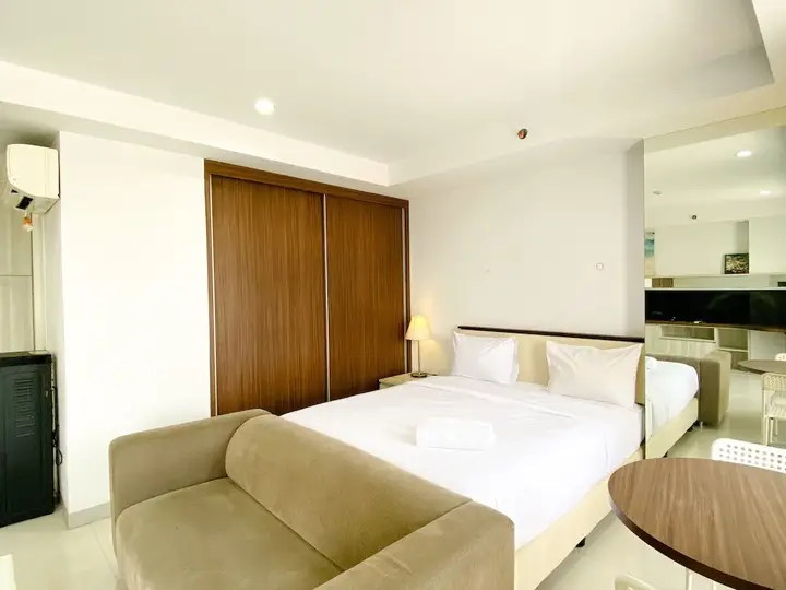 Чикаранг: Cozy And Spacious Studio Room Azalea Suites Apartment