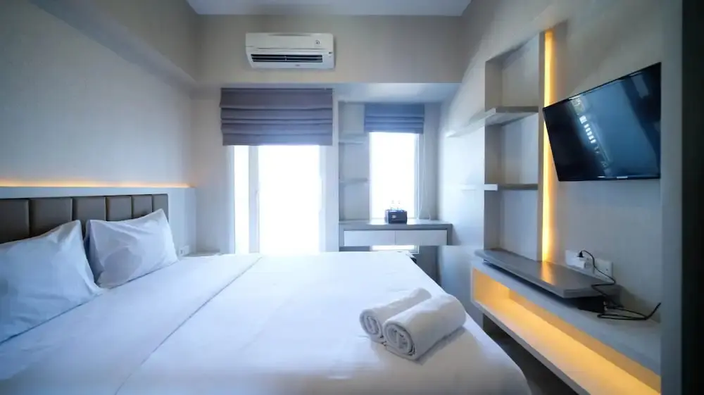 Сурабая: Nice Studio Connected To Mall At Tanglin Supermall Mansion Apartment