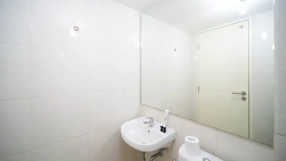 Сурабая: Nice Studio Connected To Mall At Tanglin Supermall Mansion Apartment