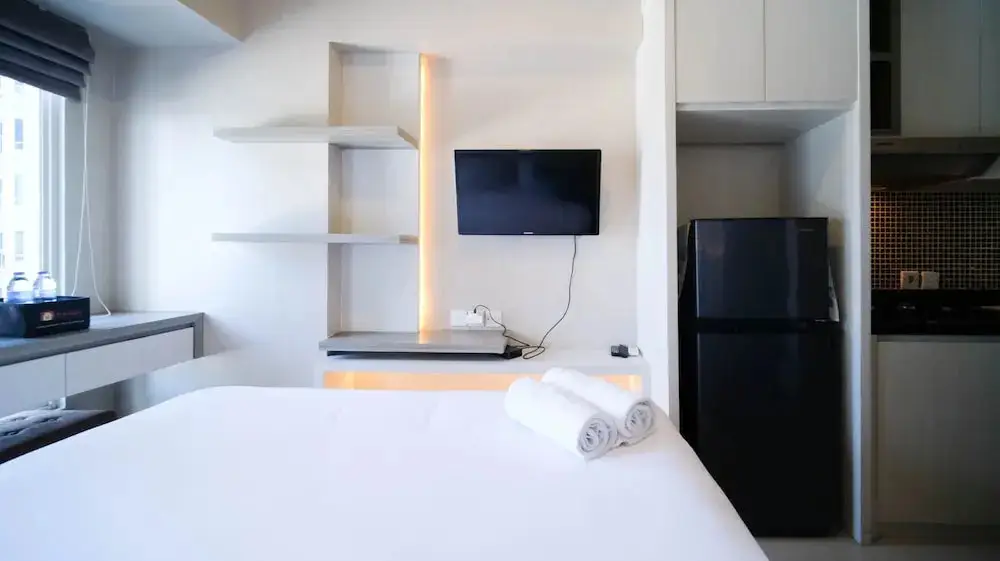 Сурабая: Nice Studio Connected To Mall At Tanglin Supermall Mansion Apartment