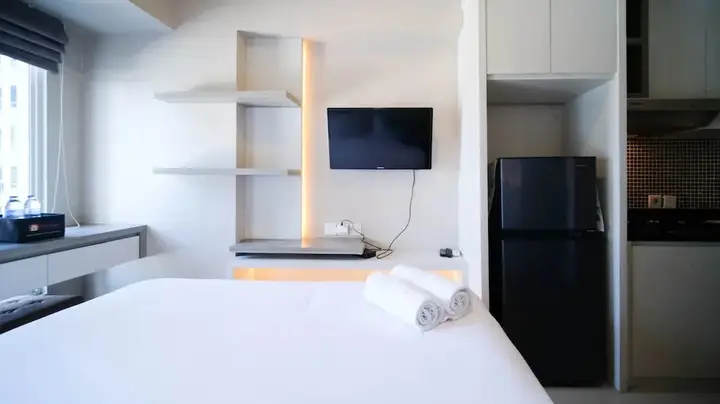 Сурабая: Nice Studio Connected To Mall At Tanglin Supermall Mansion Apartment