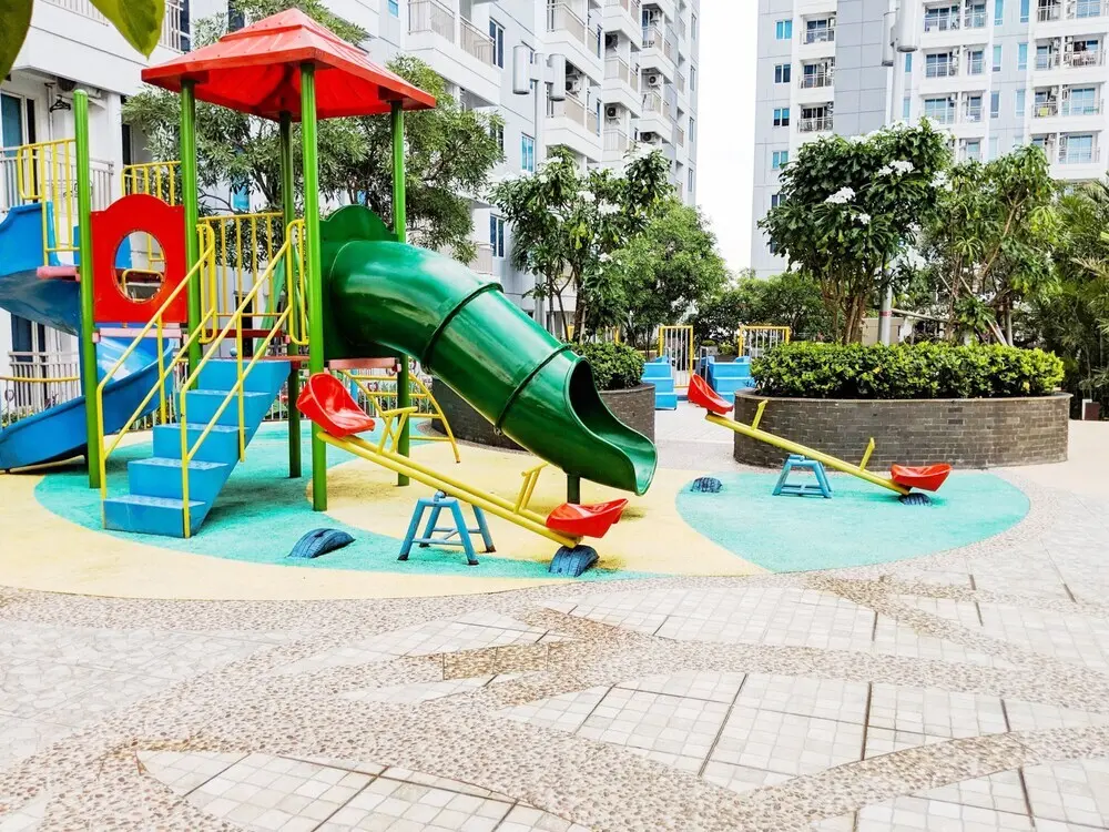 Сурабая: Nice Studio Connected To Mall At Tanglin Supermall Mansion Apartment