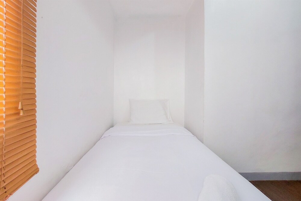 Южный Тангеранг: Modern Look 2Br Serpong Greenview Apartment