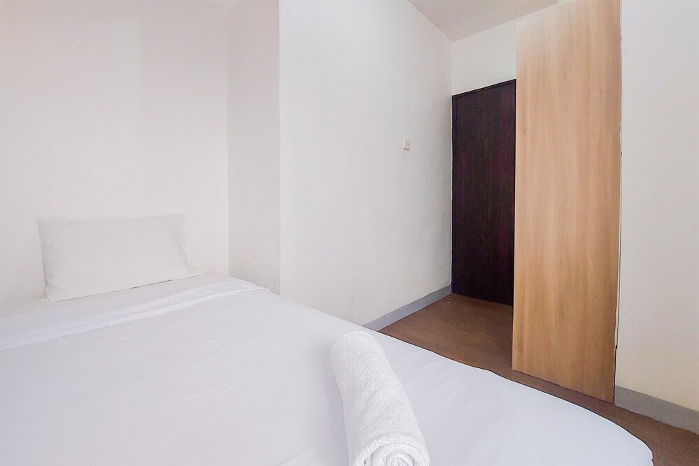Южный Тангеранг: Modern Look 2Br Serpong Greenview Apartment
