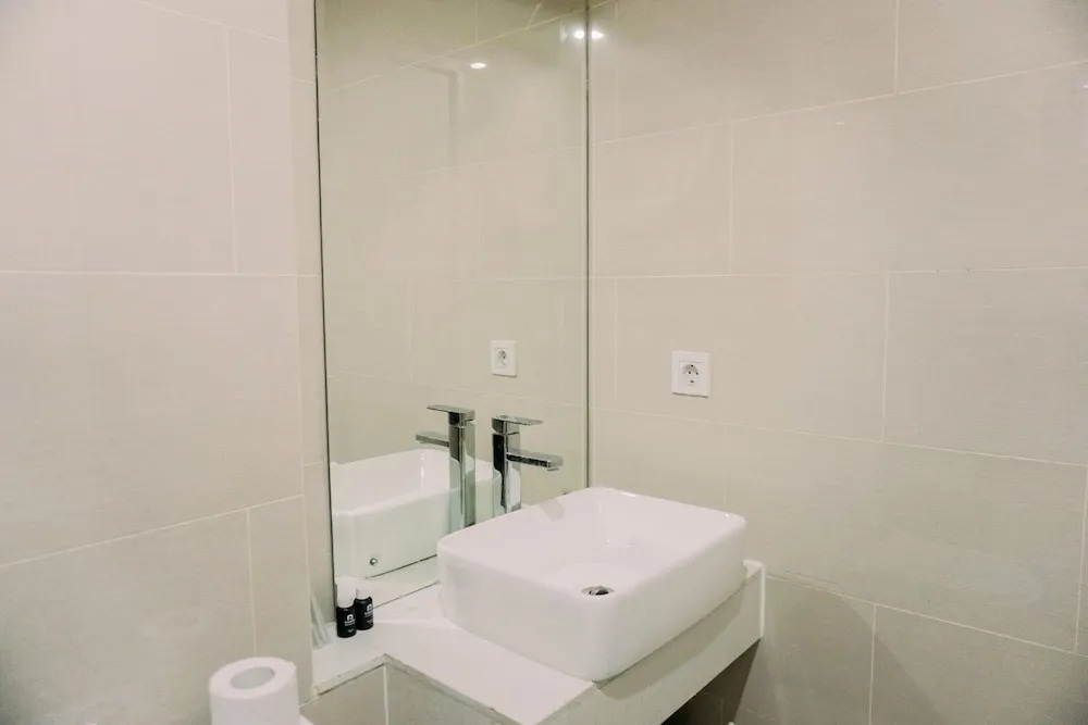 Джакарта: Brand New And Good Choice Studio At Daan Mogot City Apartment
