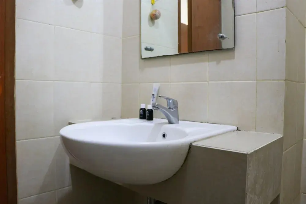 Джакарта: Homey And Comfort Stay Studio Room Maple Park Sunter Apartment