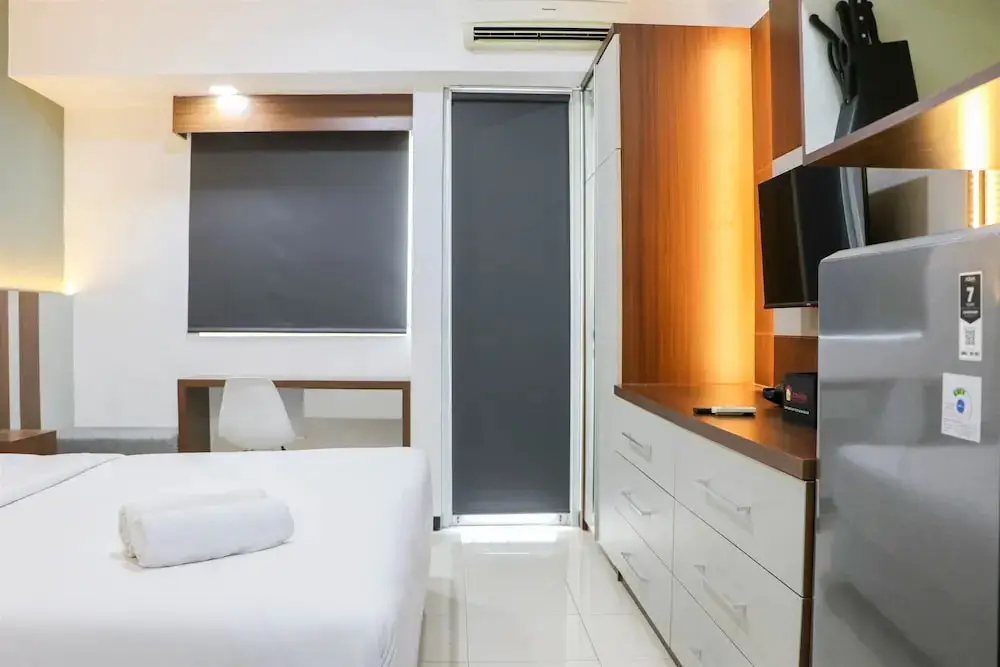Джакарта: Homey And Comfort Stay Studio Room Maple Park Sunter Apartment
