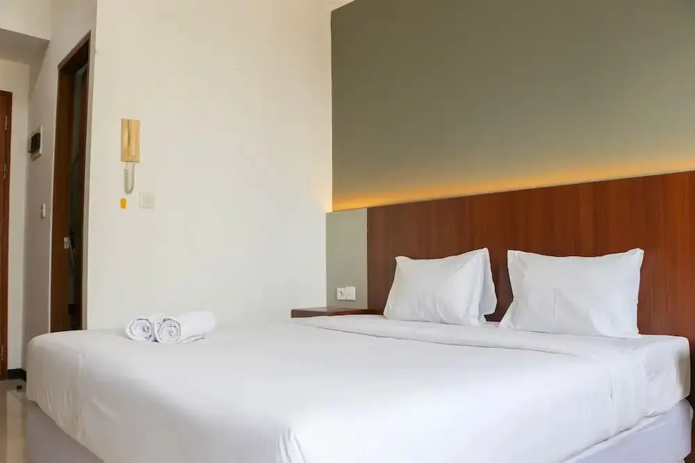 Джакарта: Homey And Comfort Stay Studio Room Maple Park Sunter Apartment