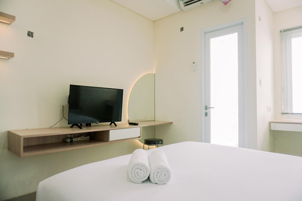 Legok: Homey Living And Comfy Studio Apartment At B Residence