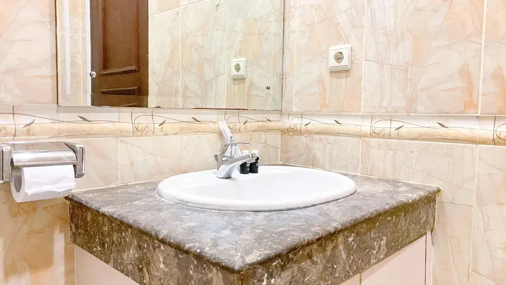 Джакарта: Homey And Comfort Stay 2Br Bellezza Apartment