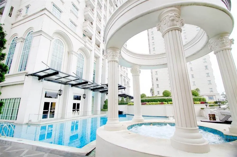 Джакарта: Homey And Comfort Stay 2Br Bellezza Apartment