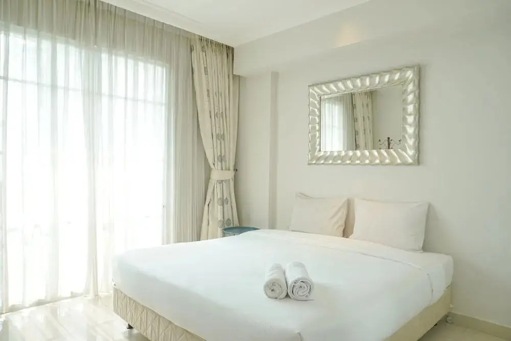 Джакарта: Homey And Comfort Stay 2Br Bellezza Apartment