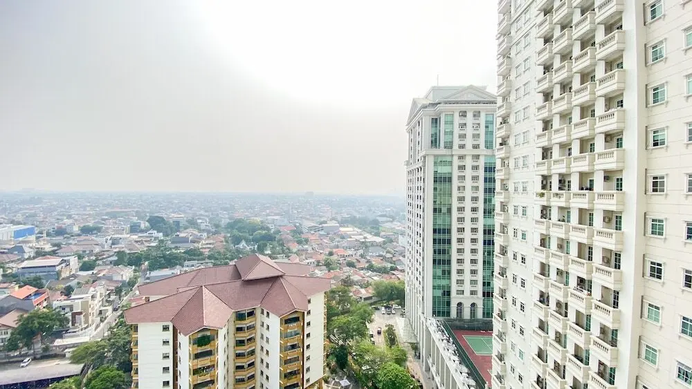 Джакарта: Homey And Comfort Stay 2Br Bellezza Apartment