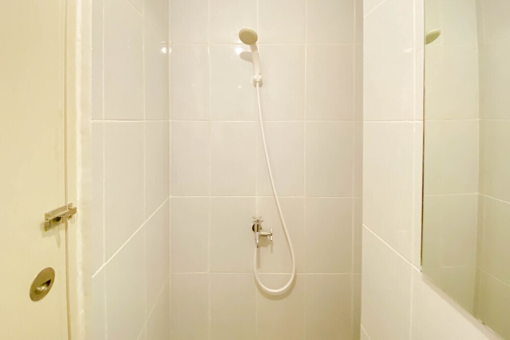 Южный Тангеранг: Warm And Homey Studio Tokyo Riverside Pik 2 Apartment