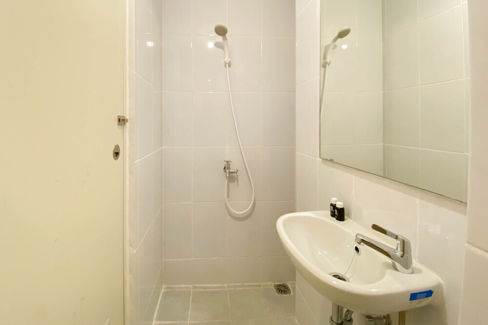 Южный Тангеранг: Warm And Homey Studio Tokyo Riverside Pik 2 Apartment