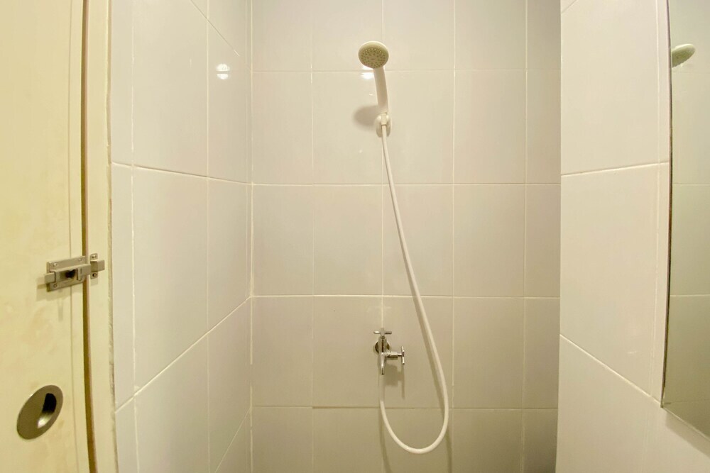 Южный Тангеранг: New Furnished Studio At Tokyo Riverside Pik 2 Apartment