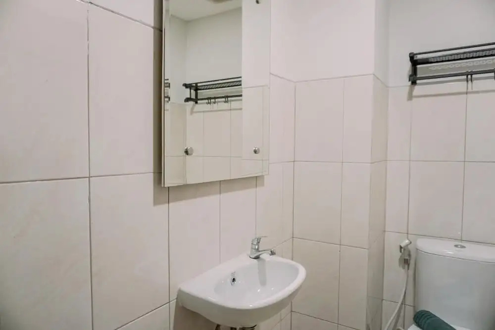 Южный Тангеранг: Homey And Warm Studio Amazana Serpong Apartment