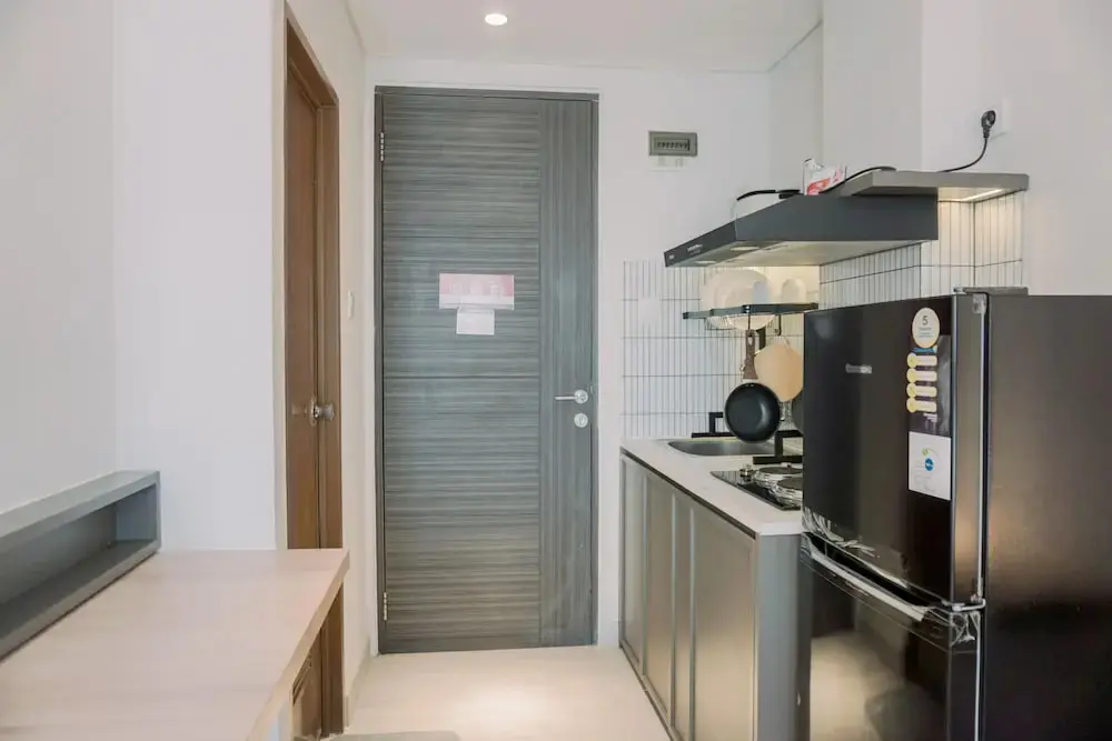 Южный Тангеранг: Homey And Warm Studio Amazana Serpong Apartment