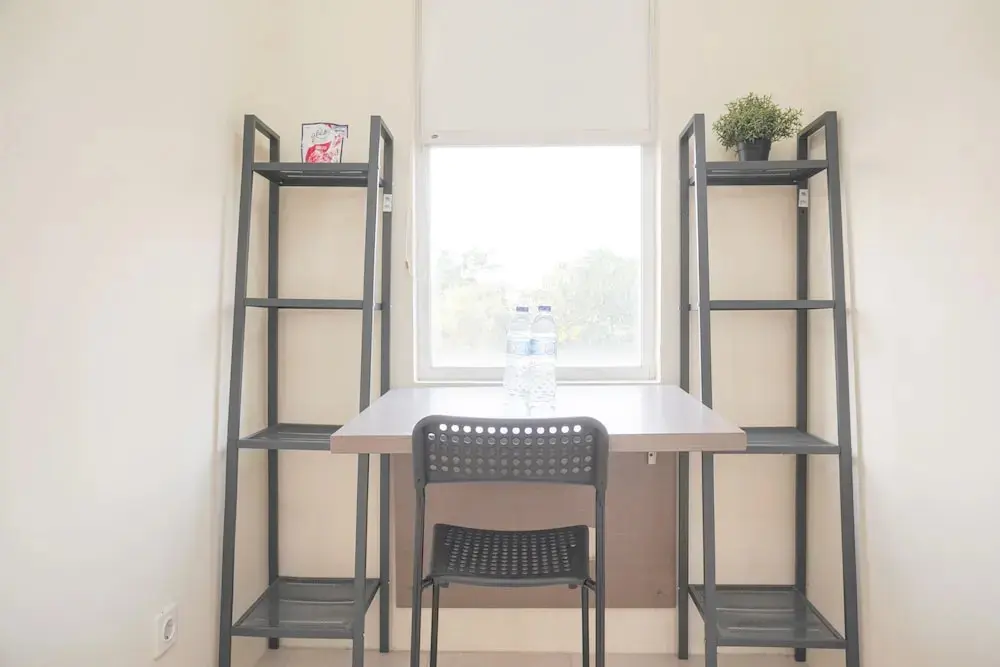 Джакарта: Homey And Simply Look Studio Belmont Residence Puri Apartment