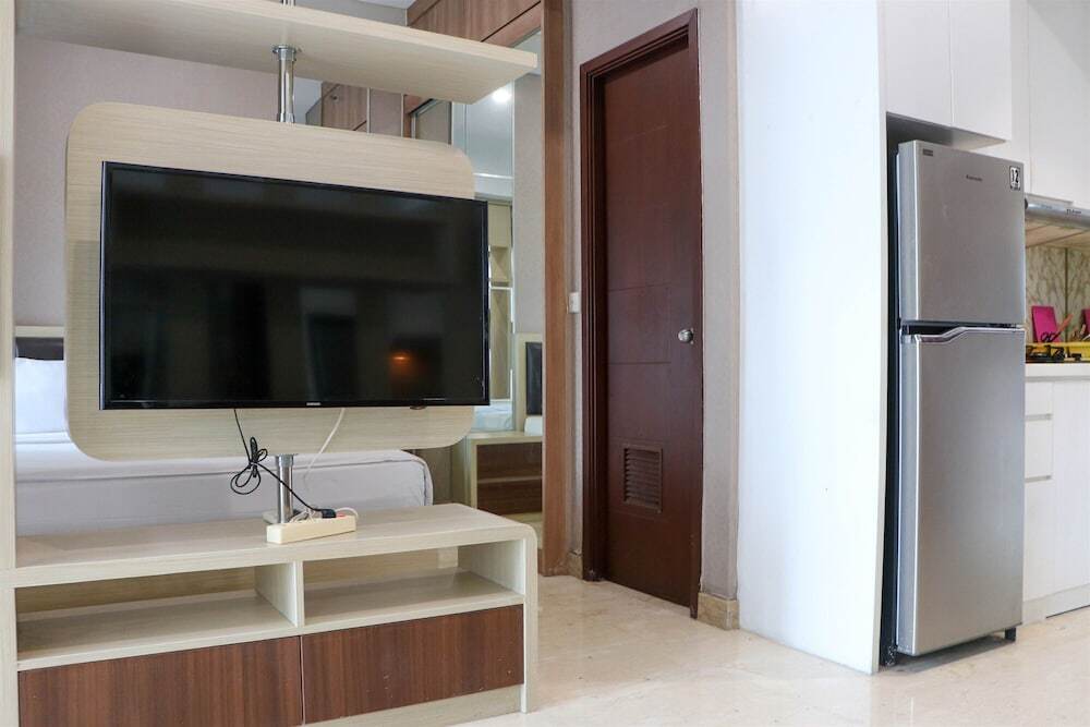 Джакарта: Modern Look Studio Apartment At Capitol Park Residence