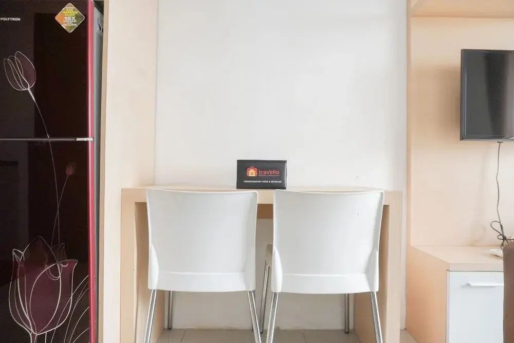 Джакарта: Homey And Warm 1Br Belmont Residence Puri Apartment