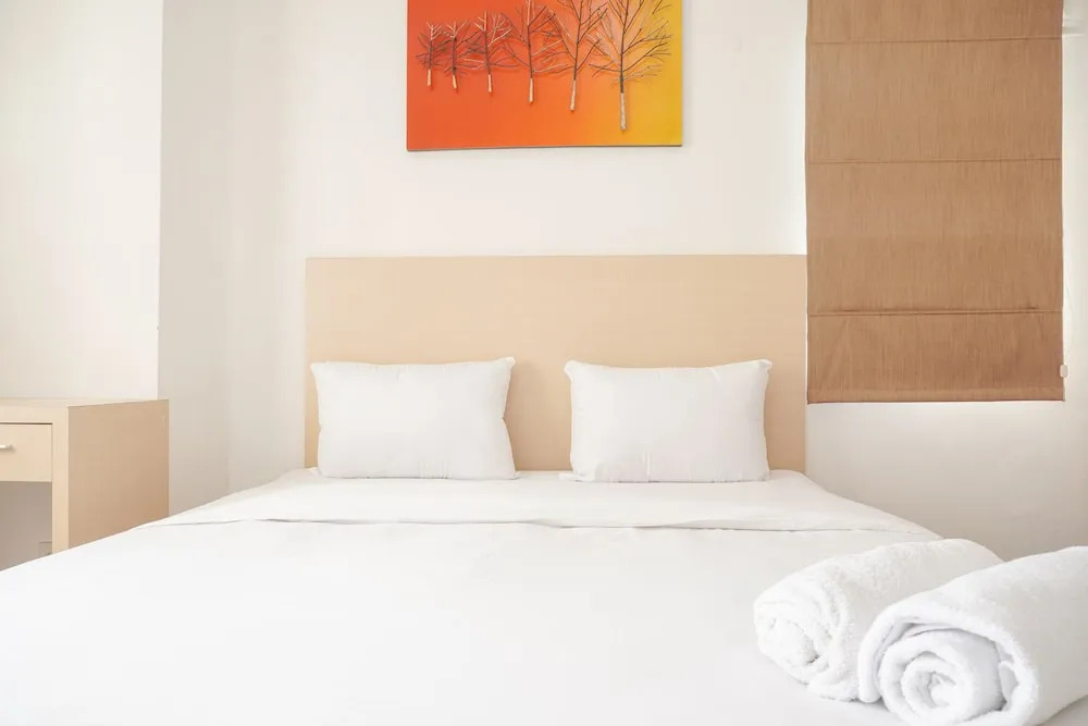 Джакарта: Homey And Warm 1Br Belmont Residence Puri Apartment