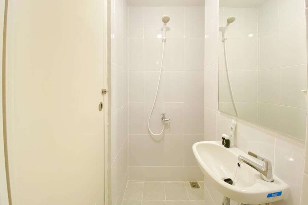 Южный Тангеранг: Warm And Simply Look Studio Apartment At Tokyo Riverside Pik 2