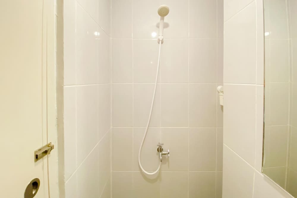 Южный Тангеранг: Warm And Simply Look Studio Apartment At Tokyo Riverside Pik 2