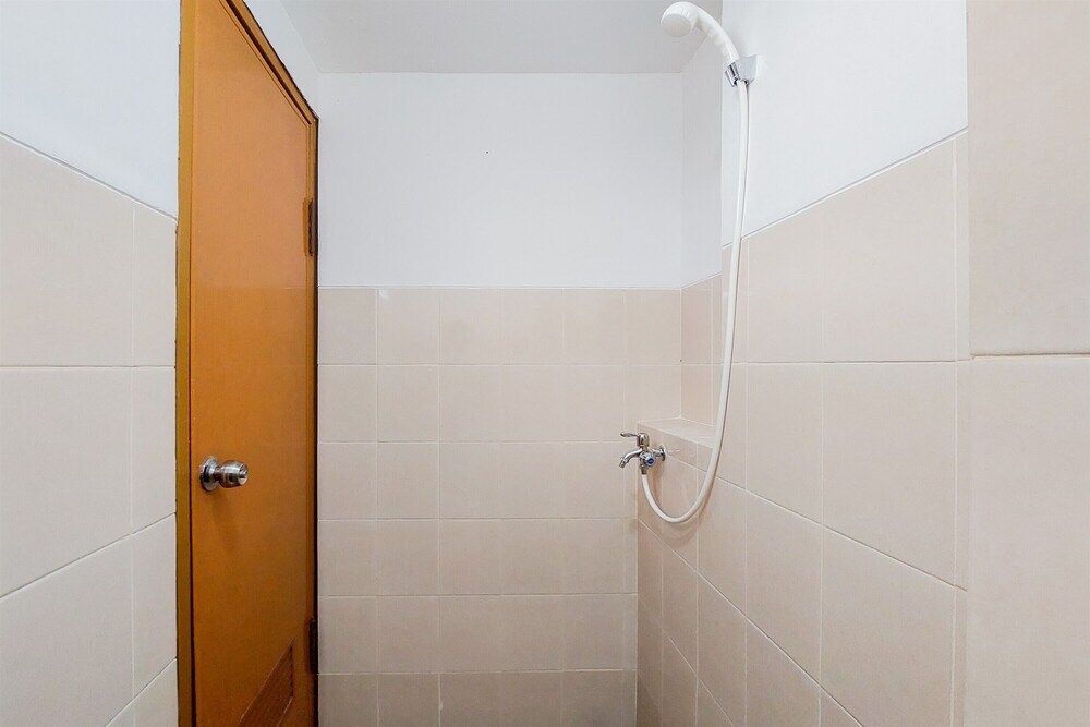 Южный Тангеранг: Homey And Cozy Stay 1Br Loftvilles City Apartment